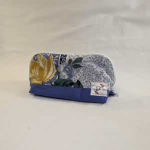 Petite trousse upcyclée fleurs bleues Fancybèle1 Petite trousse upcyclée fleurs bleues Fancybèle