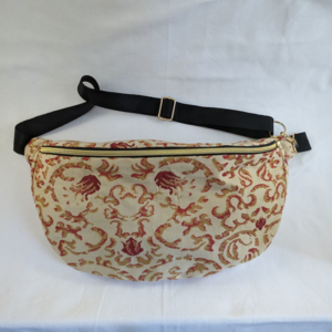 Sacoche banane upcyclée baroque beige et rouge XL Fancybèle1 Sacoche banane upcyclée baroque beige et rouge XL Fancybèle