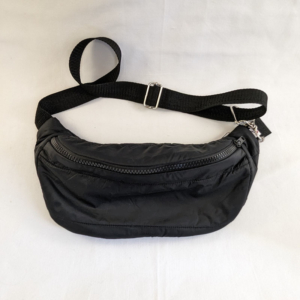 Sacoche banane upcyclée doudoune noire Fancybèle1 Sacoche banane upcyclée doudoune noire Fancybèle