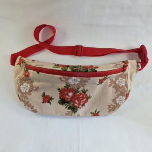 Sacoche banane upcyclée roses beige et rouge Fancybèle1 Sacoche banane upcyclée roses beige et rouge Fancybèle
